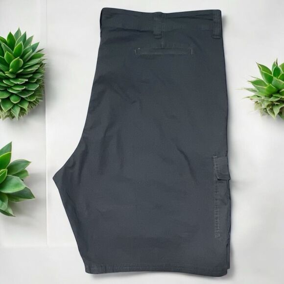 Wrangler Men’s Five Star Cargo Shorts 46x10 Black Epic Soft Relaxed Fit NWT - Picture 4 of 4